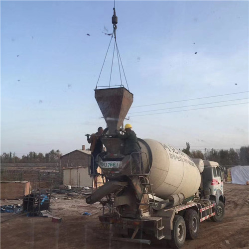 康乐县“精准瞄准”—— 吊车的 “定位导航” 技术