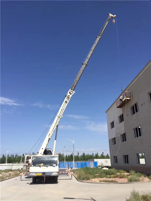 康乐县“轻装强干”—— 吊车的 “轻量化臂架” 技术