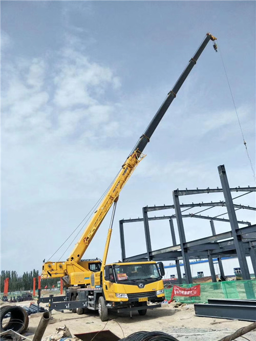 康乐县超高层建筑钢结构吊装案例